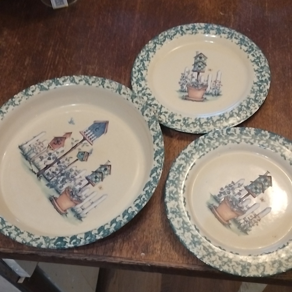 Marshall pottery pie plate and two pie plates. N21GW5